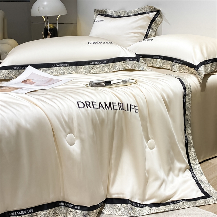 91家纺网 家纺一手货源 找家纺 眷恋家纺 2026新款水洗真丝冰丝宽边刺绣夏被三件套四件套-克里斯汀系列 克里斯汀-奶昔白+奶茶