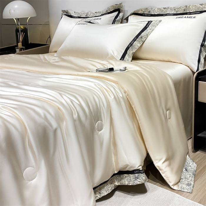 91家纺网 家纺一手货源 找家纺 眷恋家纺 2026新款水洗真丝冰丝宽边刺绣夏被三件套四件套-克里斯汀系列 克里斯汀-奶昔白+奶茶