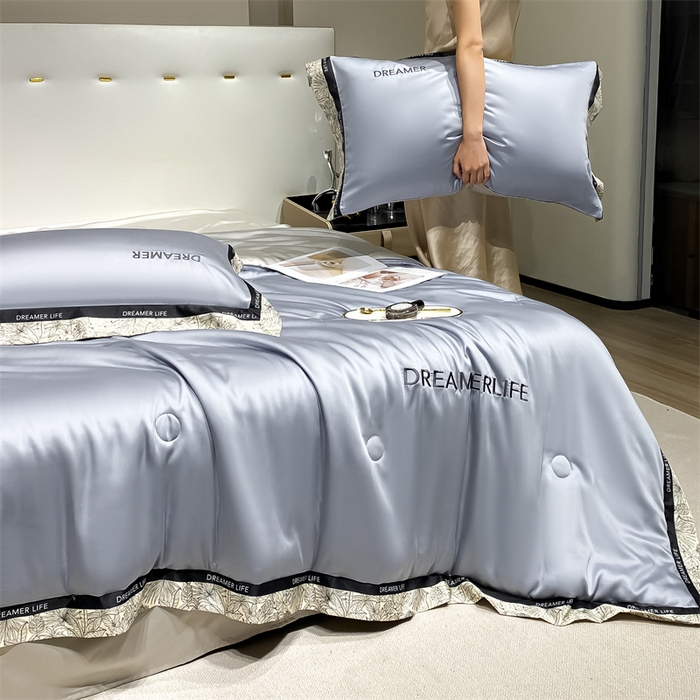 91家纺网 家纺一手货源 找家纺 眷恋家纺 2026新款水洗真丝冰丝宽边刺绣夏被三件套四件套-克里斯汀系列 克里斯汀-海清+山灰