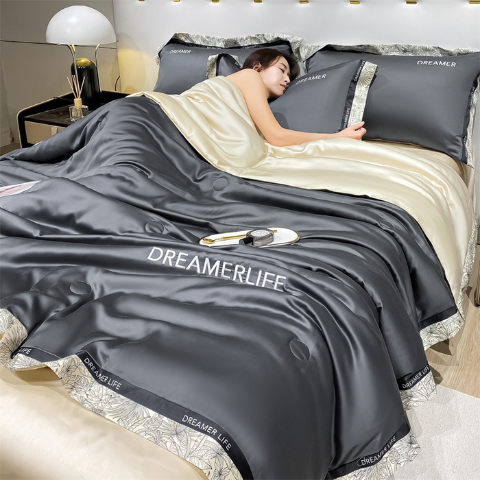 91家纺网 家纺一手货源 找家纺 眷恋家纺 2026新款水洗真丝冰丝宽边刺绣夏被三件套四件套-克里斯汀系列 克里斯汀-高级灰+奶茶