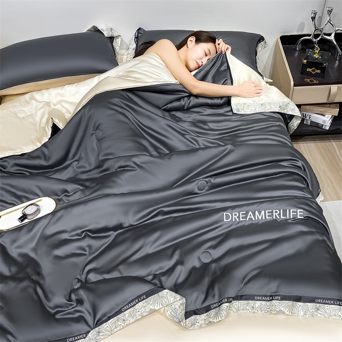 91家纺网 家纺一手货源 找家纺 眷恋家纺 2026新款水洗真丝冰丝宽边刺绣夏被三件套四件套-克里斯汀系列 克里斯汀-高级灰+奶茶