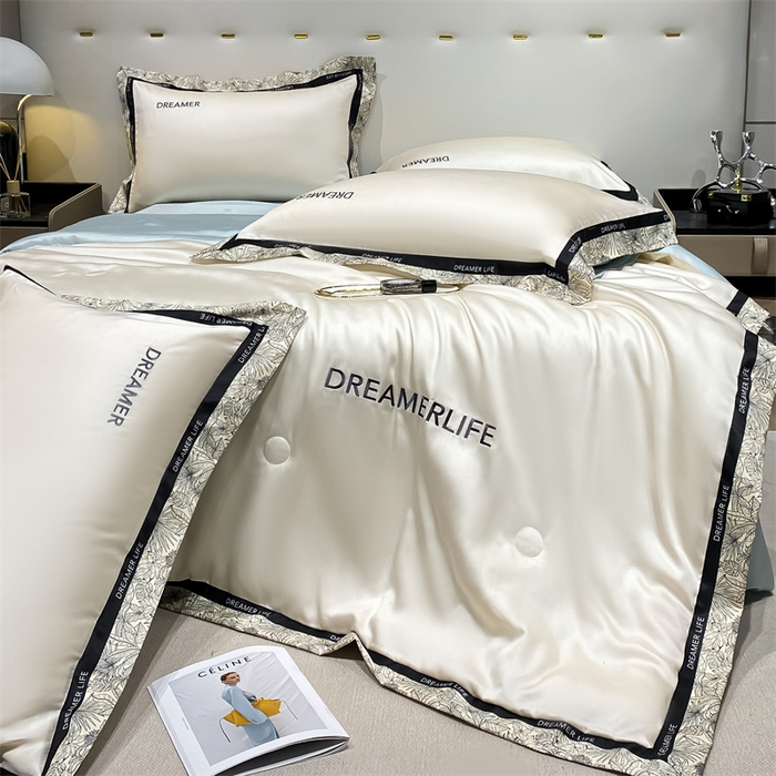 91家纺网 家纺一手货源 找家纺 眷恋家纺 2026新款水洗真丝冰丝宽边刺绣夏被三件套四件套-克里斯汀系列 克里斯汀-奶昔白+天空蓝