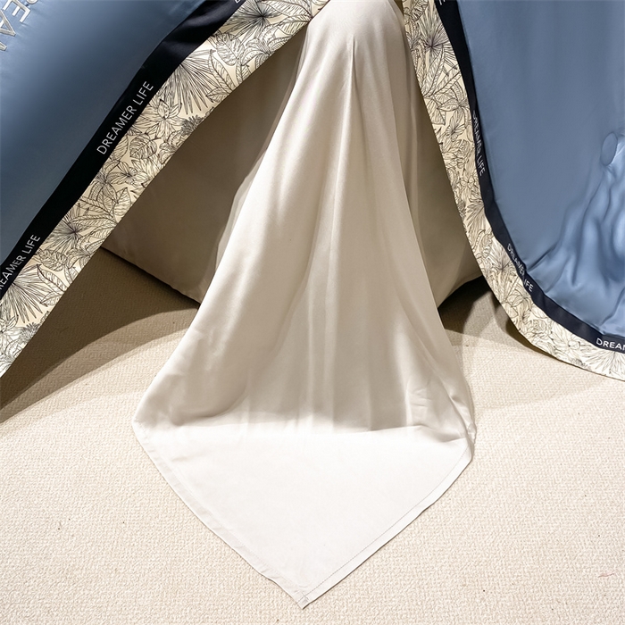 91家纺网 家纺一手货源 找家纺 眷恋家纺 2026新款水洗真丝冰丝宽边刺绣夏被三件套四件套-克里斯汀系列 克里斯汀-宾利蓝+山灰