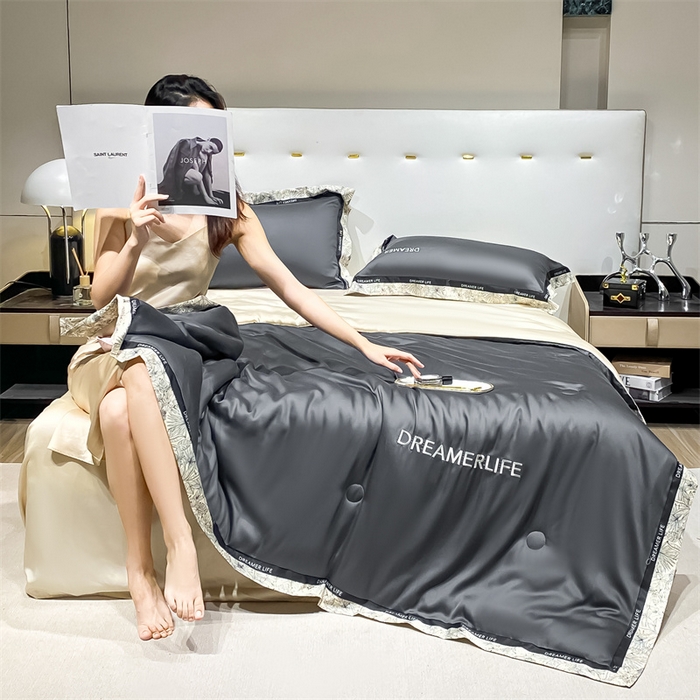 91家纺网 家纺一手货源 找家纺 眷恋家纺 2026新款水洗真丝冰丝宽边刺绣夏被三件套四件套-克里斯汀系列 克里斯汀-高级灰+奶茶