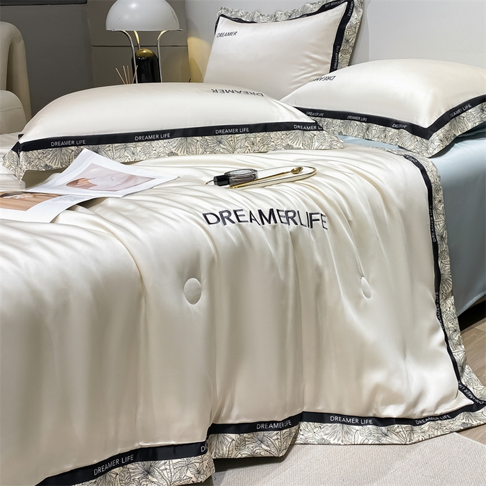 91家纺网 家纺一手货源 找家纺 眷恋家纺 2026新款水洗真丝冰丝宽边刺绣夏被三件套四件套-克里斯汀系列 克里斯汀-奶昔白+天空蓝