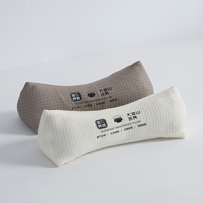 91家纺网 家纺一手货源 找家纺 莉迪娅 2026新款纯棉三角曲线荞麦护颈枕枕头枕芯 针织圆形护颈枕 灰