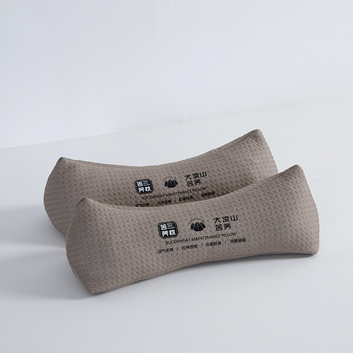 91家纺网 家纺一手货源 找家纺 莉迪娅 2026新款纯棉三角曲线荞麦护颈枕枕头枕芯 针织圆形护颈枕 灰