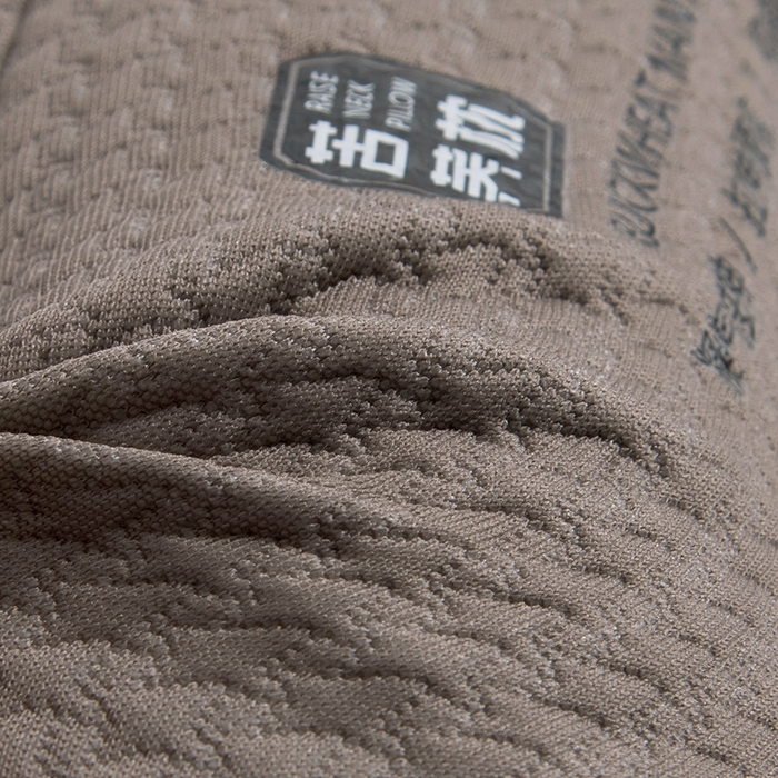 91家纺网 家纺一手货源 找家纺 莉迪娅 2026新款纯棉三角曲线荞麦护颈枕枕头枕芯 针织圆形护颈枕 灰