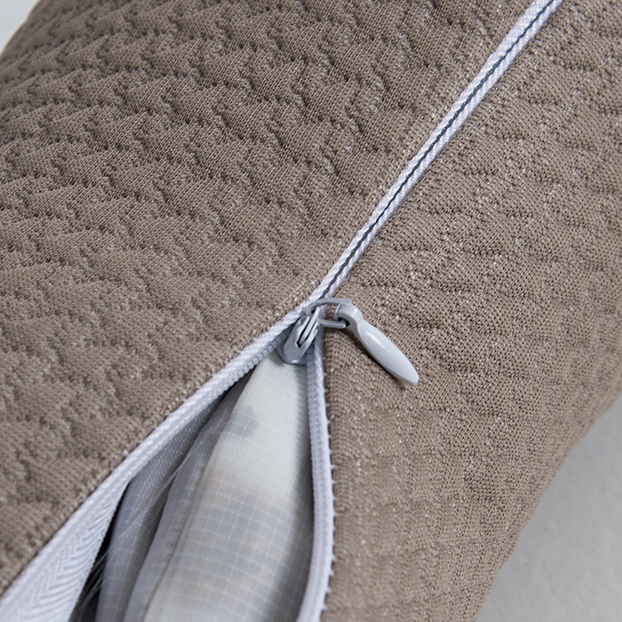 91家纺网 家纺一手货源 找家纺 莉迪娅 2026新款纯棉三角曲线荞麦护颈枕枕头枕芯 针织圆形护颈枕 灰