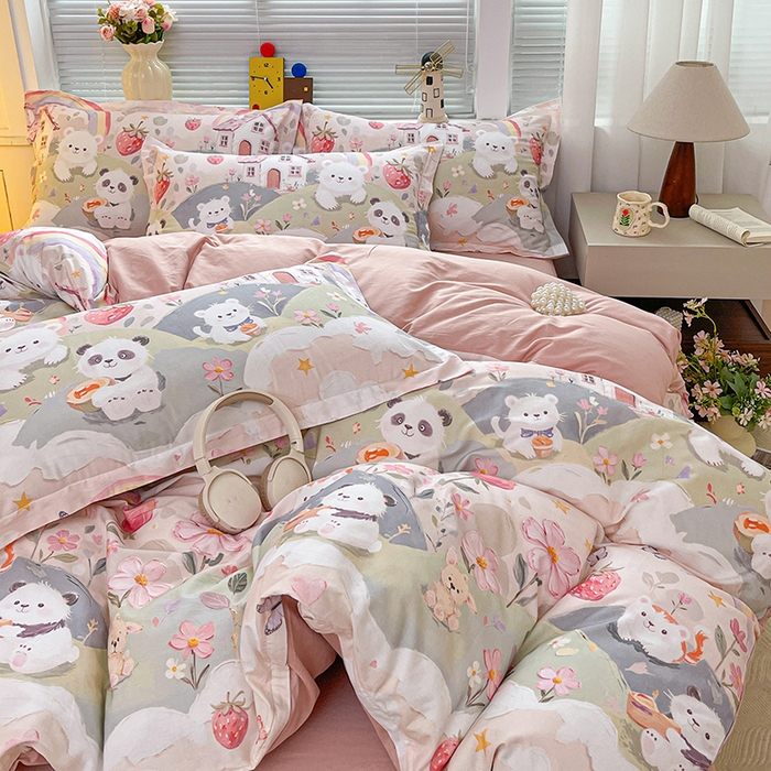 91家纺网 家纺一手货源 找家纺 大柏树 2026新款全棉纯棉13376印花四件套 花间小熊