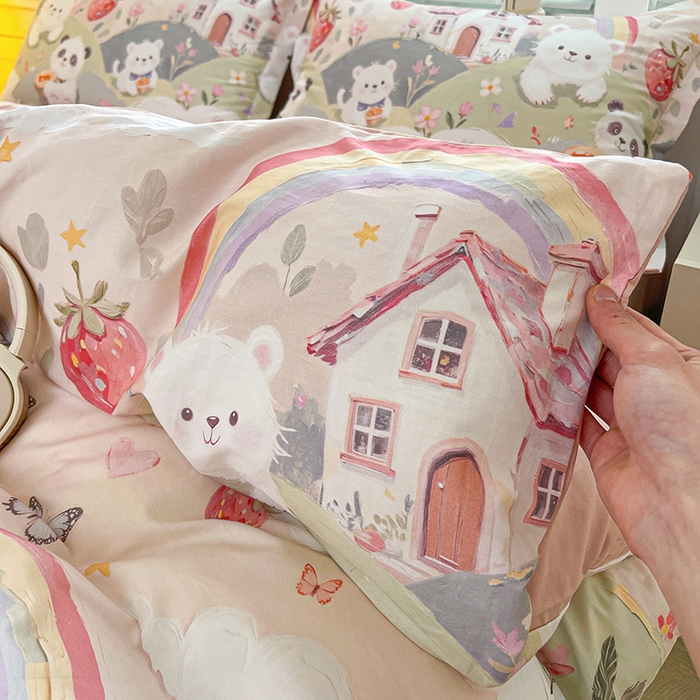 91家纺网 家纺一手货源 找家纺 大柏树 2026新款全棉纯棉13376印花四件套 花间小熊