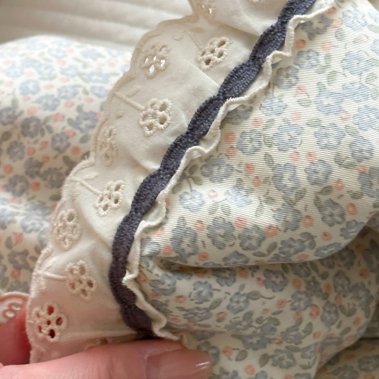 91家纺网 家纺一手货源 找家纺 一加一 2026新款全棉活性印花立体花边大豆夏被夏凉被空调被四件套 浅星纱