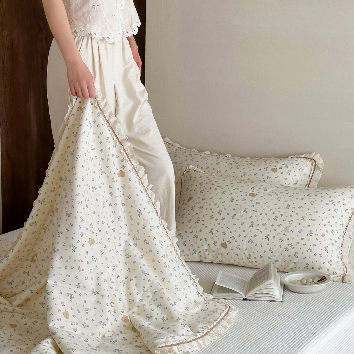 91家纺网 家纺一手货源 找家纺 一加一 2026新款全棉活性印花立体花边大豆夏被夏凉被空调被四件套 微花耳耳