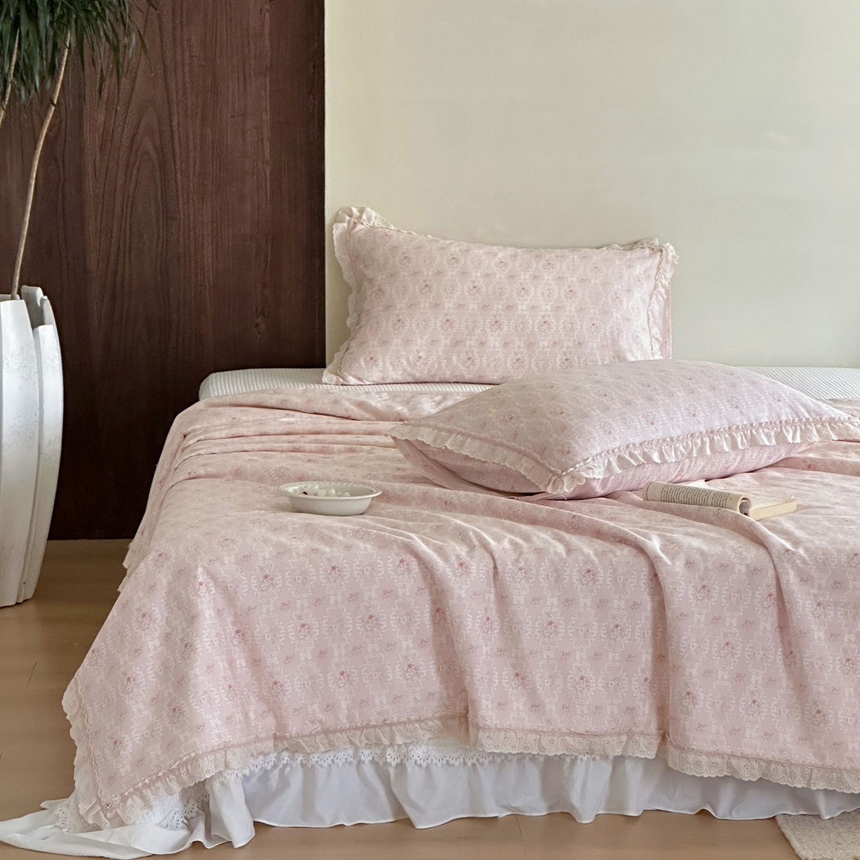 91家纺网 家纺一手货源 找家纺 一加一 2026新款全棉活性印花立体花边大豆夏被夏凉被空调被四件套 浅茶春樱
