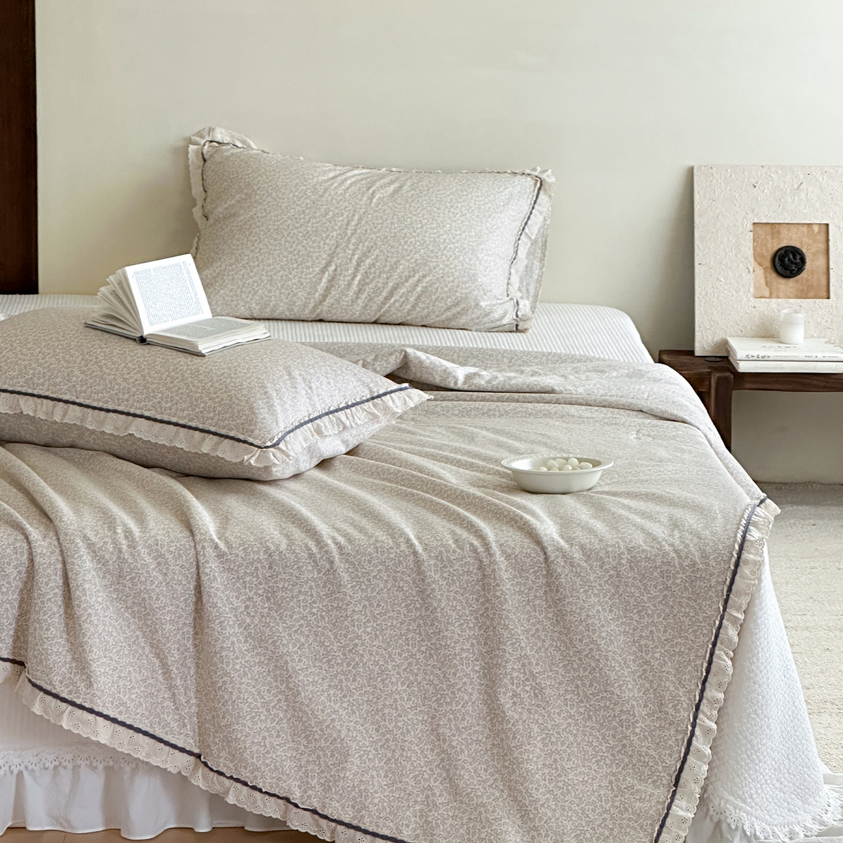 91家纺网 家纺一手货源 找家纺 一加一 2026新款全棉活性印花立体花边大豆夏被夏凉被空调被四件套 浅星纱