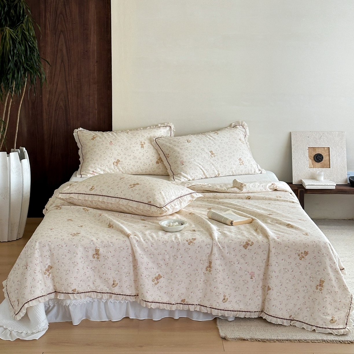 91家纺网 家纺一手货源 找家纺 一加一 2026新款全棉活性印花立体花边大豆夏被夏凉被空调被四件套 杏仁小熊仔