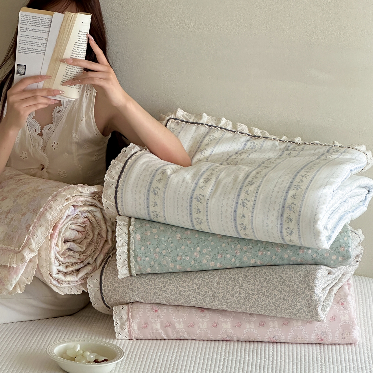 91家纺网 家纺一手货源 找家纺 一加一 2026新款全棉活性印花立体花边大豆夏被夏凉被空调被四件套 组合图仅供展示不可下单