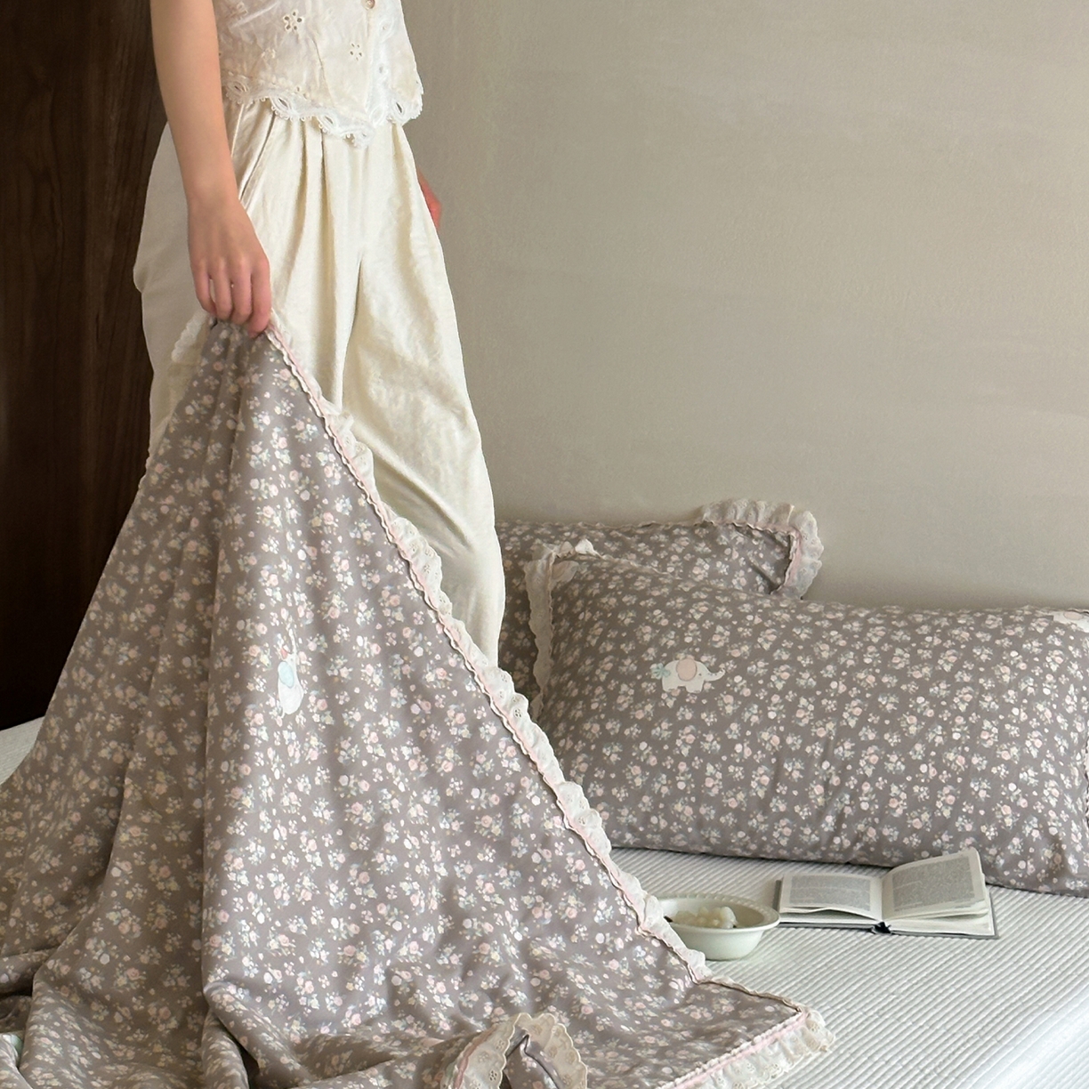 91家纺网 家纺一手货源 找家纺 一加一 2026新款全棉活性印花立体花边大豆夏被夏凉被空调被四件套 泡泡小象