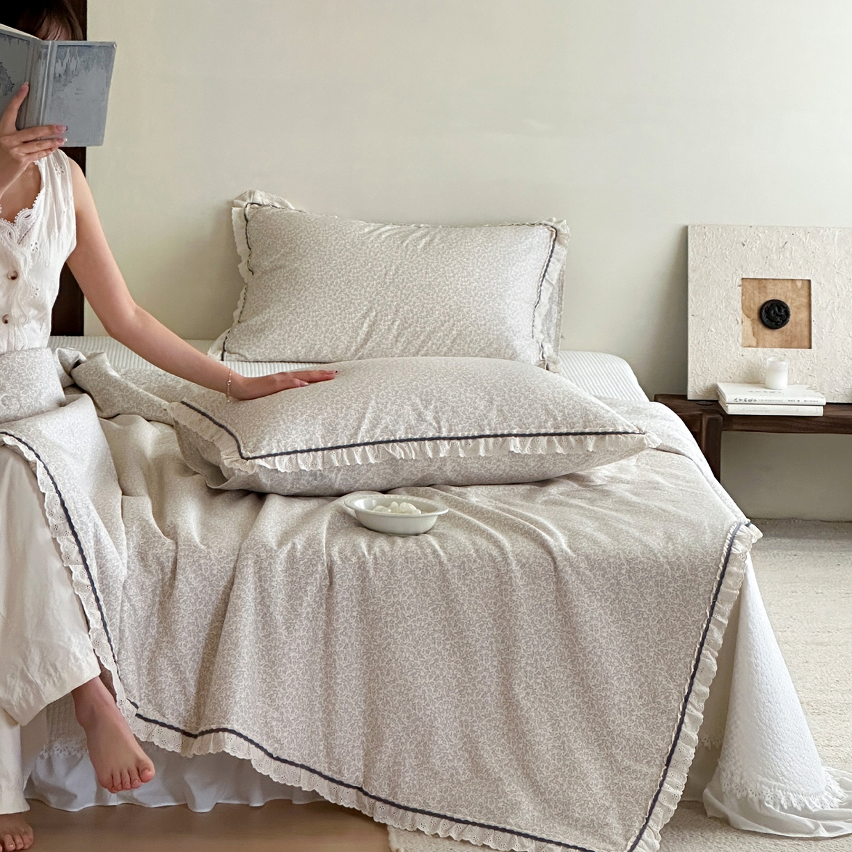 91家纺网 家纺一手货源 找家纺 一加一 2026新款全棉活性印花立体花边大豆夏被夏凉被空调被四件套 浅星纱