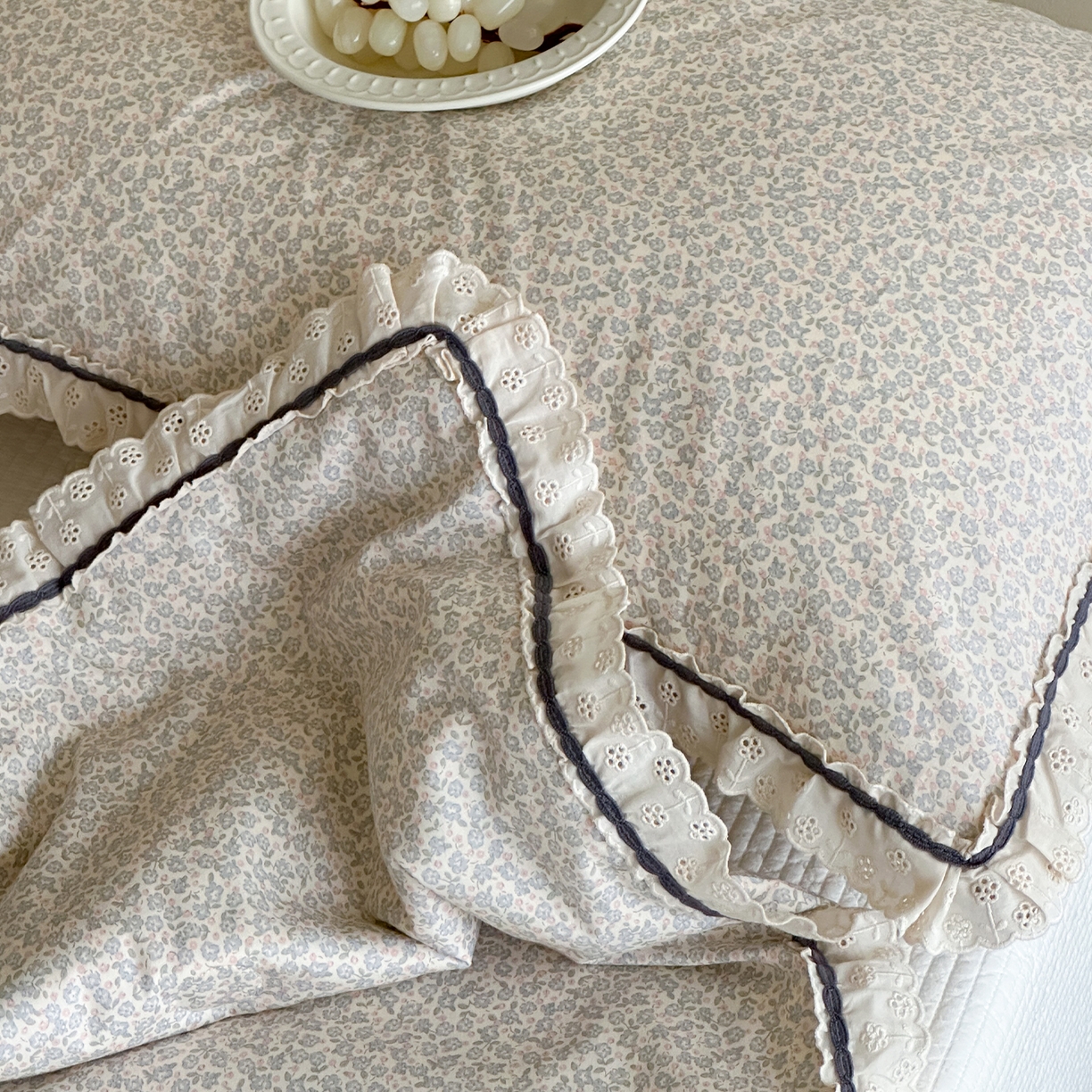 91家纺网 家纺一手货源 找家纺 一加一 2026新款全棉活性印花立体花边大豆夏被夏凉被空调被四件套 浅星纱