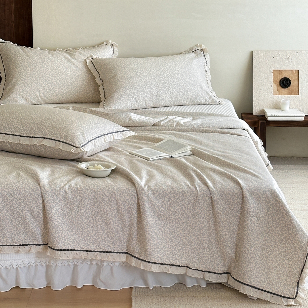 91家纺网 家纺一手货源 找家纺 一加一 2026新款全棉活性印花立体花边大豆夏被夏凉被空调被四件套 浅星纱