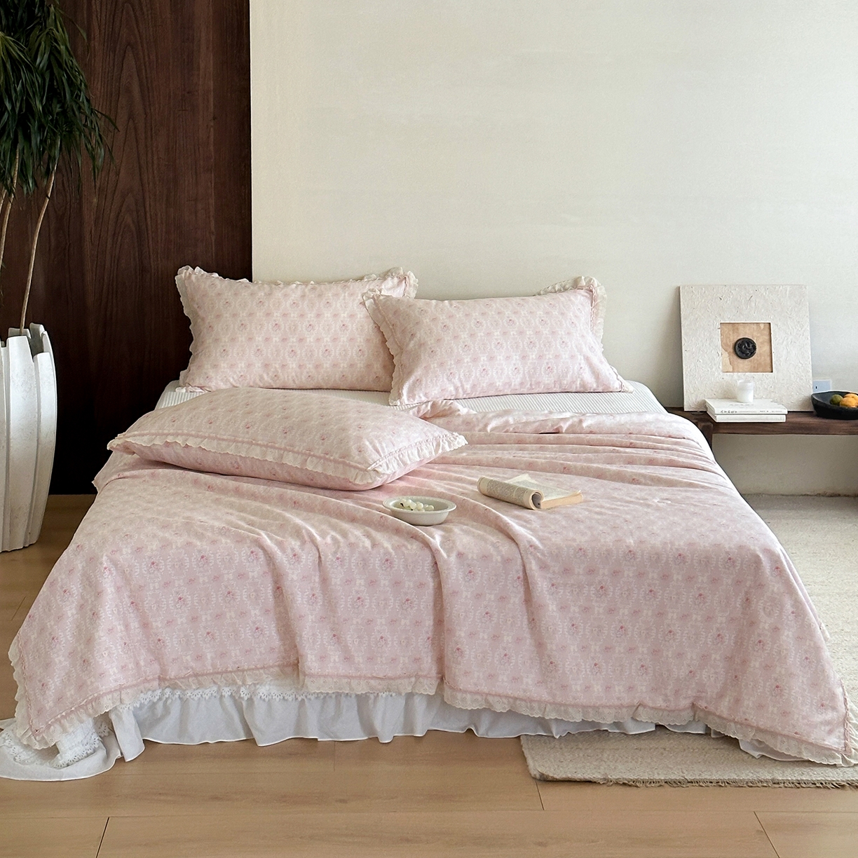 91家纺网 家纺一手货源 找家纺 一加一 2026新款全棉活性印花立体花边大豆夏被夏凉被空调被四件套 浅茶春樱