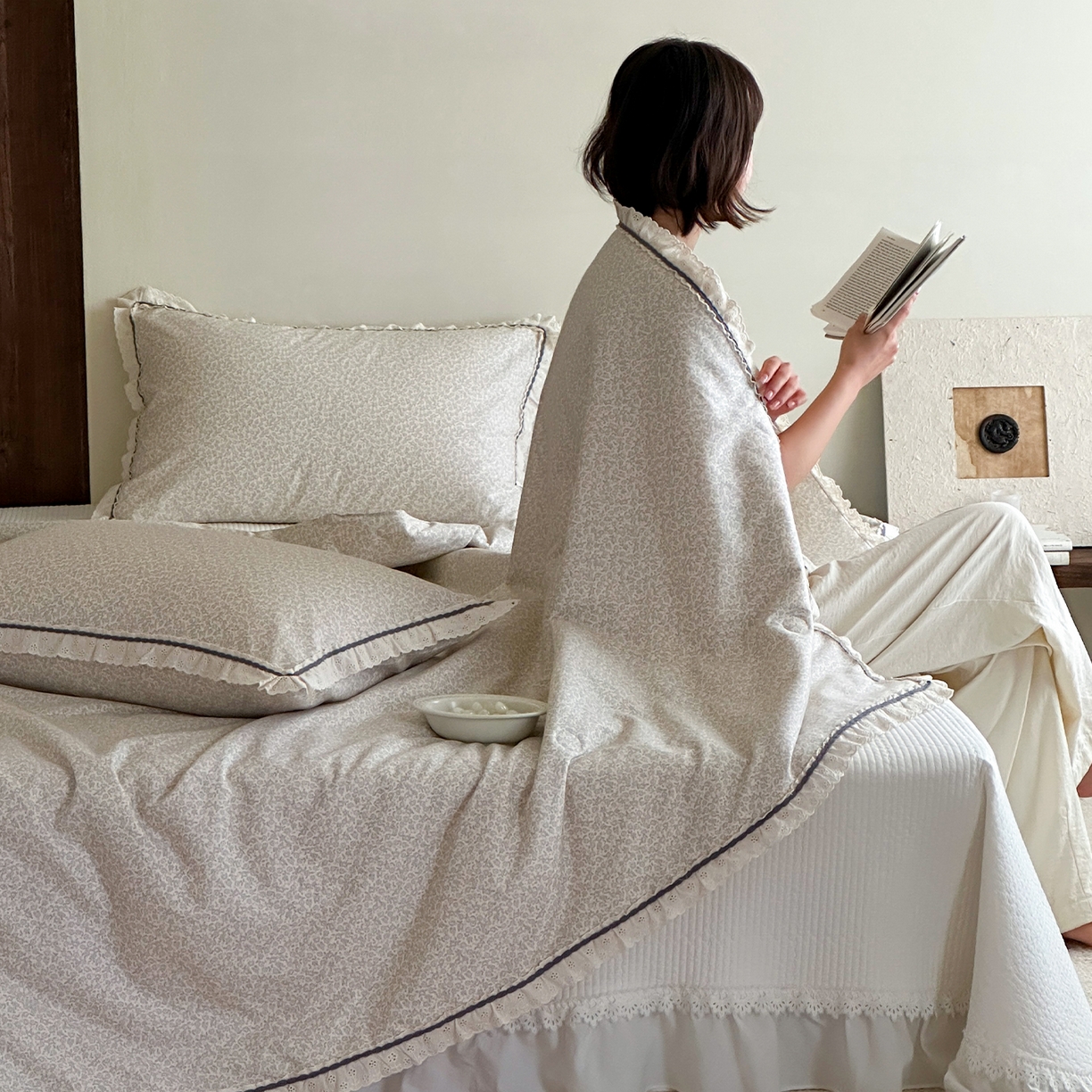 91家纺网 家纺一手货源 找家纺 一加一 2026新款全棉活性印花立体花边大豆夏被夏凉被空调被四件套 浅星纱