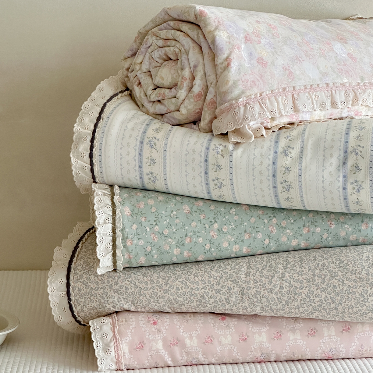 91家纺网 家纺一手货源 找家纺 一加一 2026新款全棉活性印花立体花边大豆夏被夏凉被空调被四件套 组合图仅供展示不可下单