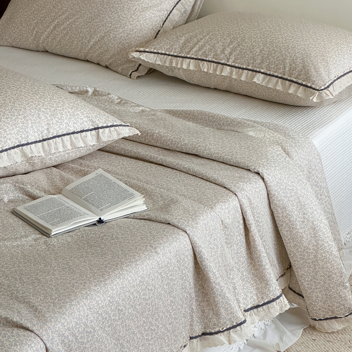 91家纺网 家纺一手货源 找家纺 一加一 2026新款全棉活性印花立体花边大豆夏被夏凉被空调被四件套 浅星纱