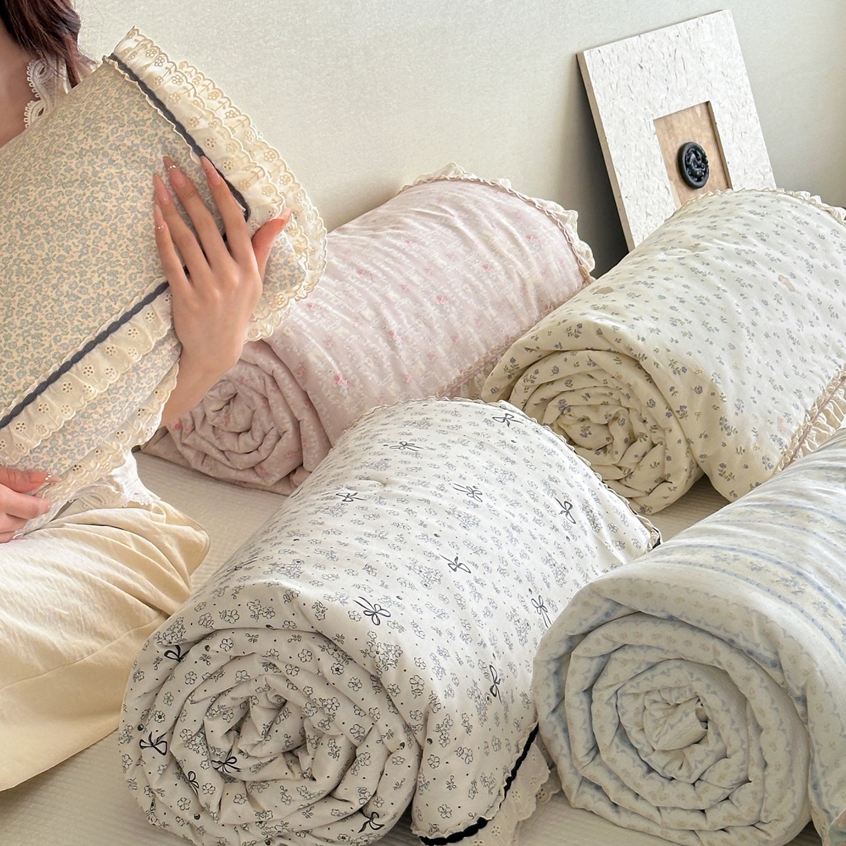 91家纺网 家纺一手货源 找家纺 一加一 2026新款全棉活性印花立体花边大豆夏被夏凉被空调被四件套 组合图仅供展示不可下单