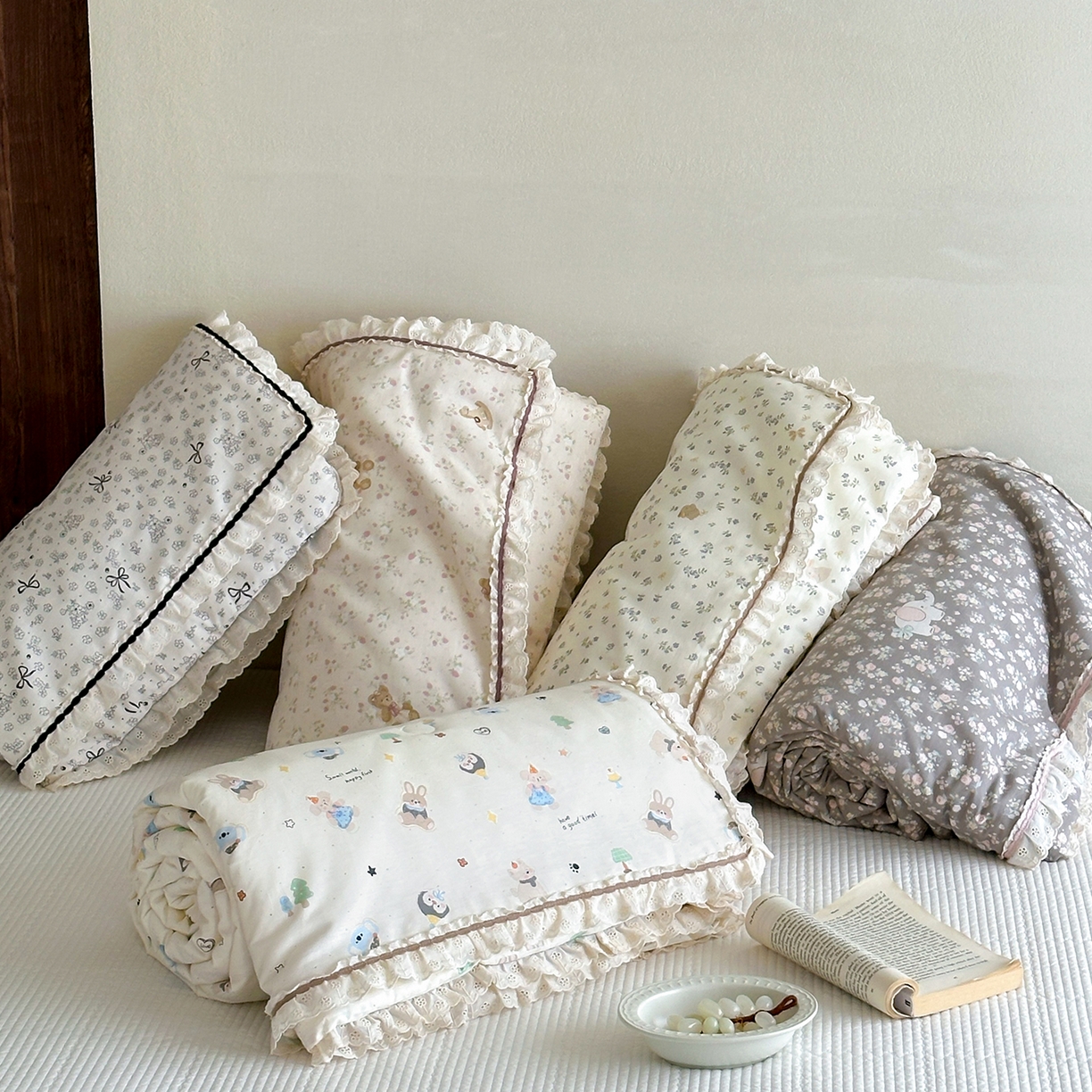 91家纺网 家纺一手货源 找家纺 一加一 2026新款全棉活性印花立体花边大豆夏被夏凉被空调被四件套 组合图仅供展示不可下单