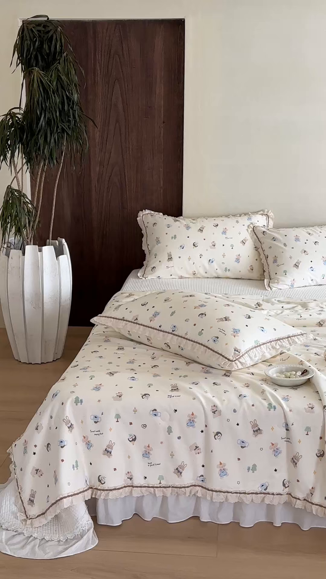 91家纺网 家纺一手货源 找家纺 一加一 2026新款全棉活性印花立体花边大豆夏被夏凉被空调被四件套 小镇漫游记