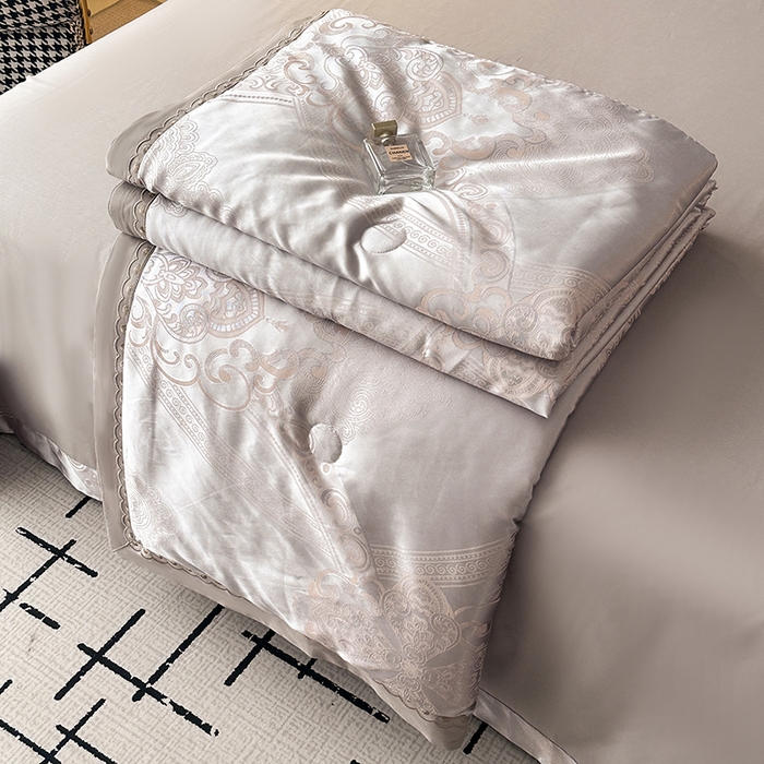 91家纺网 家纺一手货源 找家纺 莉迪娅 2026新款全棉纯棉贡缎提花夏被夏凉被空调被四件套 轻奢时尚银咖