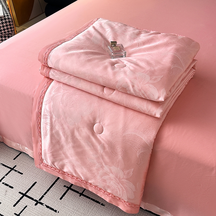 91家纺网 家纺一手货源 找家纺 莉迪娅 2026新款全棉纯棉贡缎提花夏被夏凉被空调被四件套 曼陀罗红玉