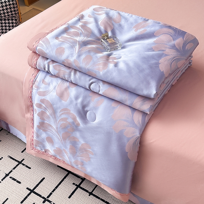 91家纺网 家纺一手货源 找家纺 莉迪娅 2026新款全棉纯棉贡缎提花夏被夏凉被空调被四件套 叶语浪漫浅紫