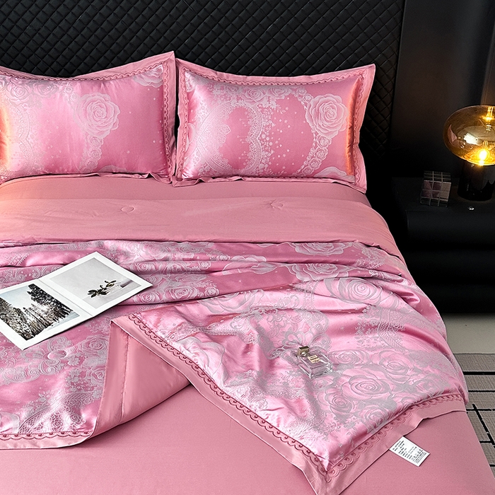 91家纺网 家纺一手货源 找家纺 莉迪娅 2026新款全棉纯棉贡缎提花夏被夏凉被空调被四件套 花逸芳心豆沙