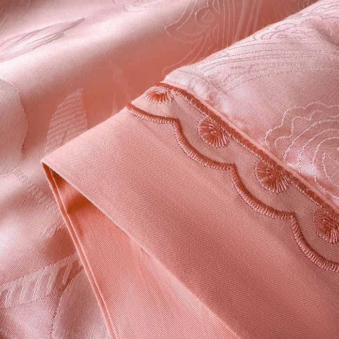 91家纺网 家纺一手货源 找家纺 莉迪娅 2026新款全棉纯棉贡缎提花夏被夏凉被空调被四件套 曼陀罗红玉