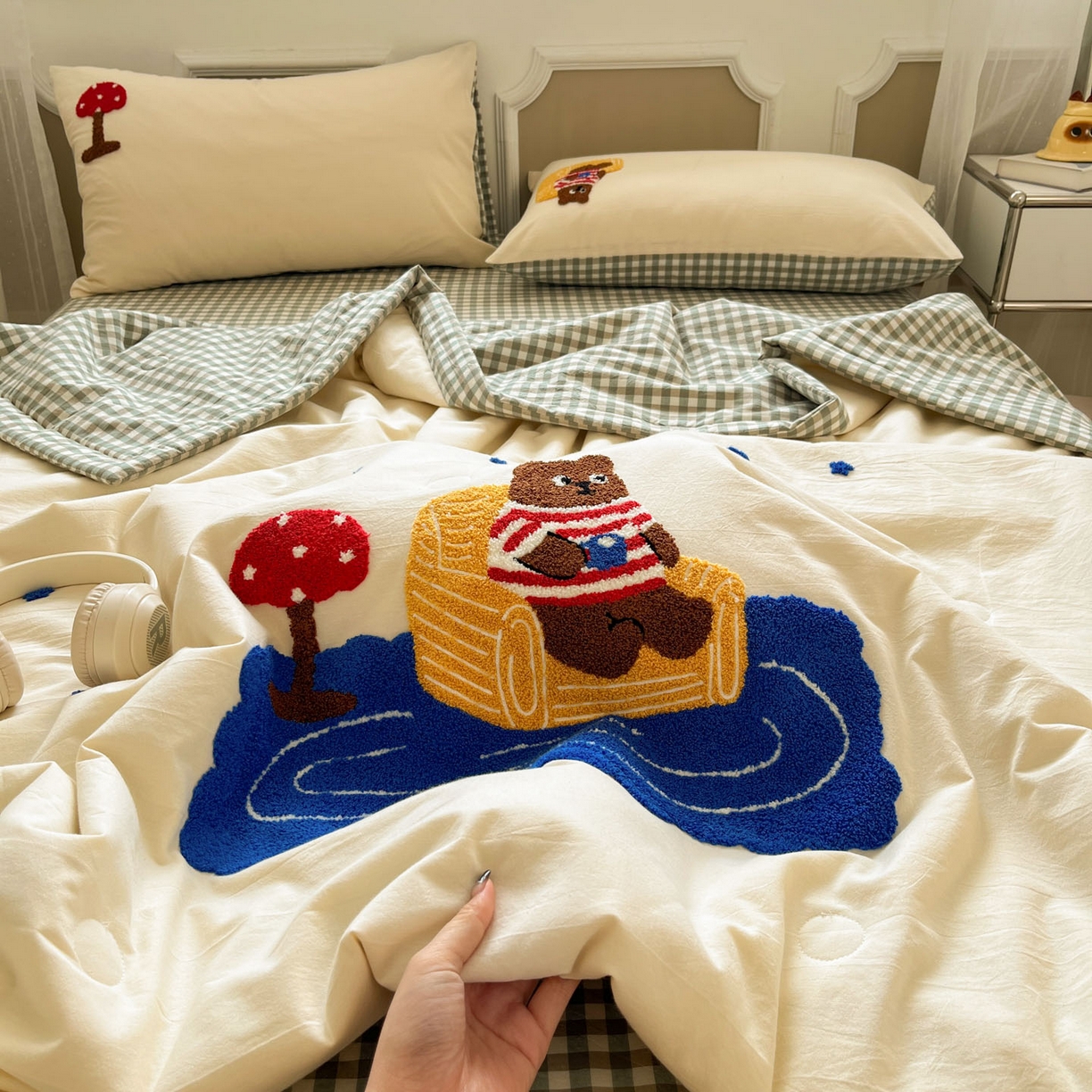 91家纺网 家纺一手货源 找家纺 一加一 2026新款全棉色织水洗棉毛巾绣大豆夏被夏凉被空调被四件套-闲趣小熊 闲趣小熊-格小绿