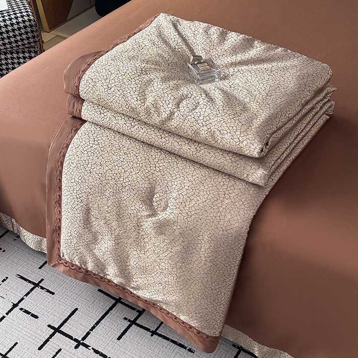 91家纺网 家纺一手货源 找家纺 莉迪娅 2026新款全棉纯棉贡缎提花夏被夏凉被空调被四件套 欧范金驼