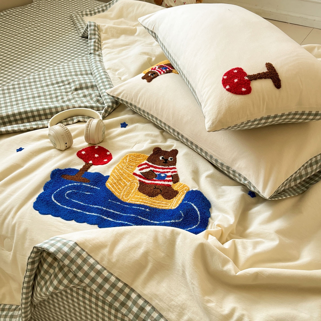 91家纺网 家纺一手货源 找家纺 一加一 2026新款全棉色织水洗棉毛巾绣大豆夏被夏凉被空调被四件套-闲趣小熊 闲趣小熊-格小绿