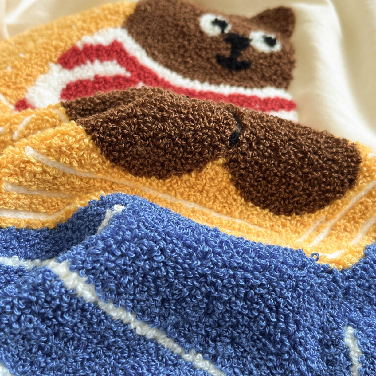 91家纺网 家纺一手货源 找家纺 一加一 2026新款全棉色织水洗棉毛巾绣大豆夏被夏凉被空调被四件套-闲趣小熊 闲趣小熊-格小米