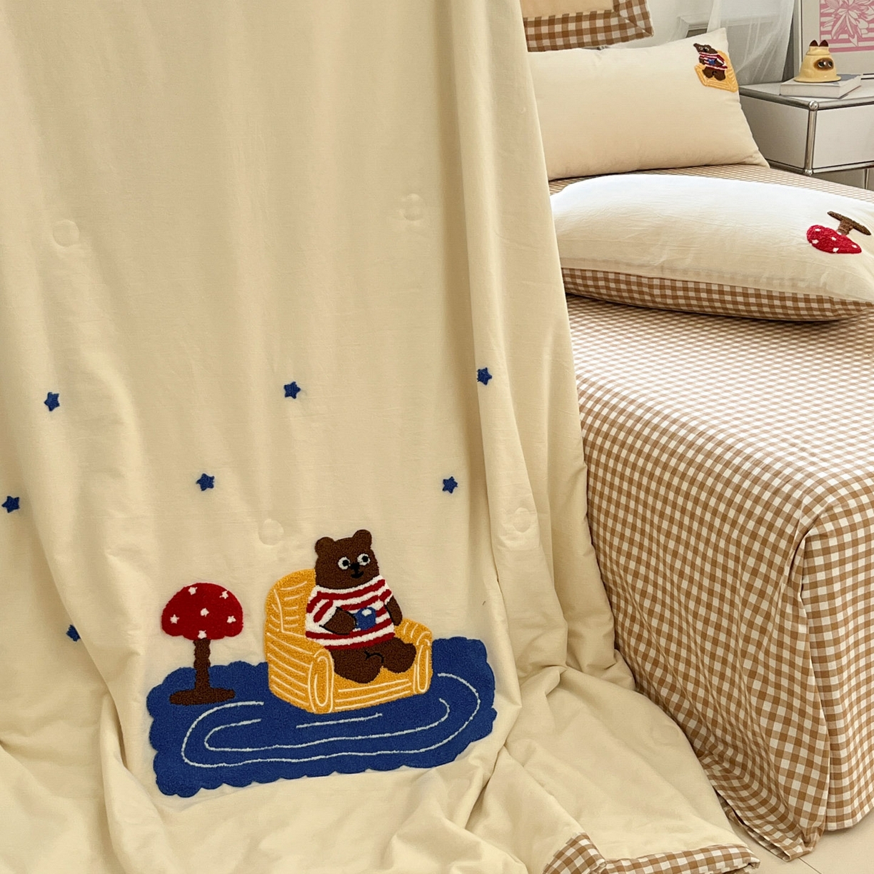 91家纺网 家纺一手货源 找家纺 一加一 2026新款全棉色织水洗棉毛巾绣大豆夏被夏凉被空调被四件套-闲趣小熊 闲趣小熊-格小米