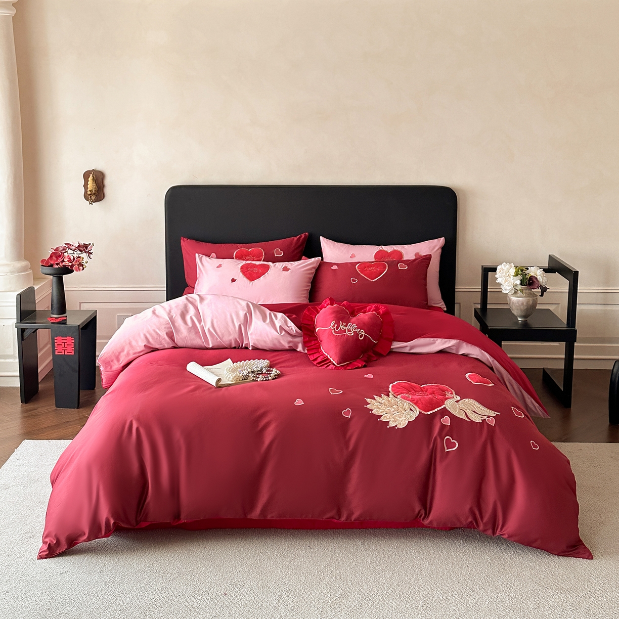 91家纺网 家纺一手货源 找家纺 （总）置顶家纺 2026春夏新款爱神之心婚庆数码印花刺绣四件套（下单送爱心抱枕一只）