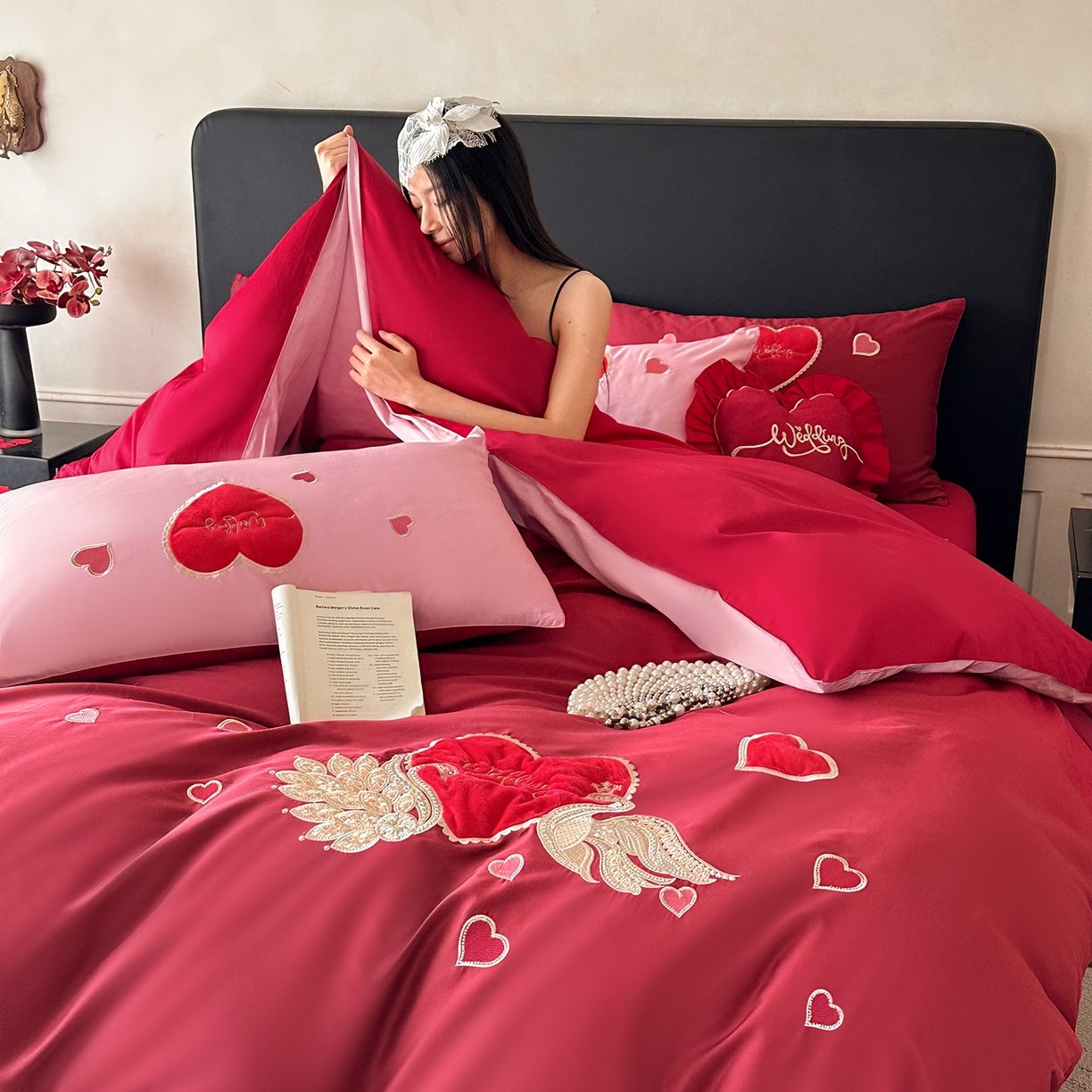 91家纺网 家纺一手货源 找家纺 （总）置顶家纺 2026春夏新款爱神之心婚庆数码印花刺绣四件套（下单送爱心抱枕一只）