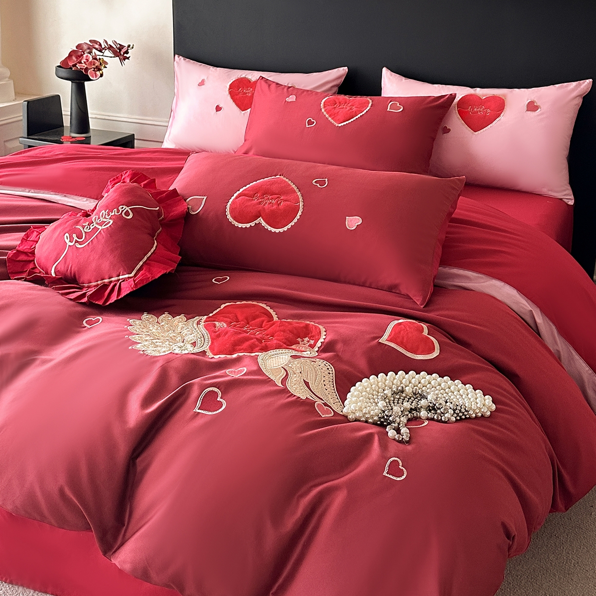 91家纺网 家纺一手货源 找家纺 （总）置顶家纺 2026春夏新款爱神之心婚庆数码印花刺绣四件套（下单送爱心抱枕一只）