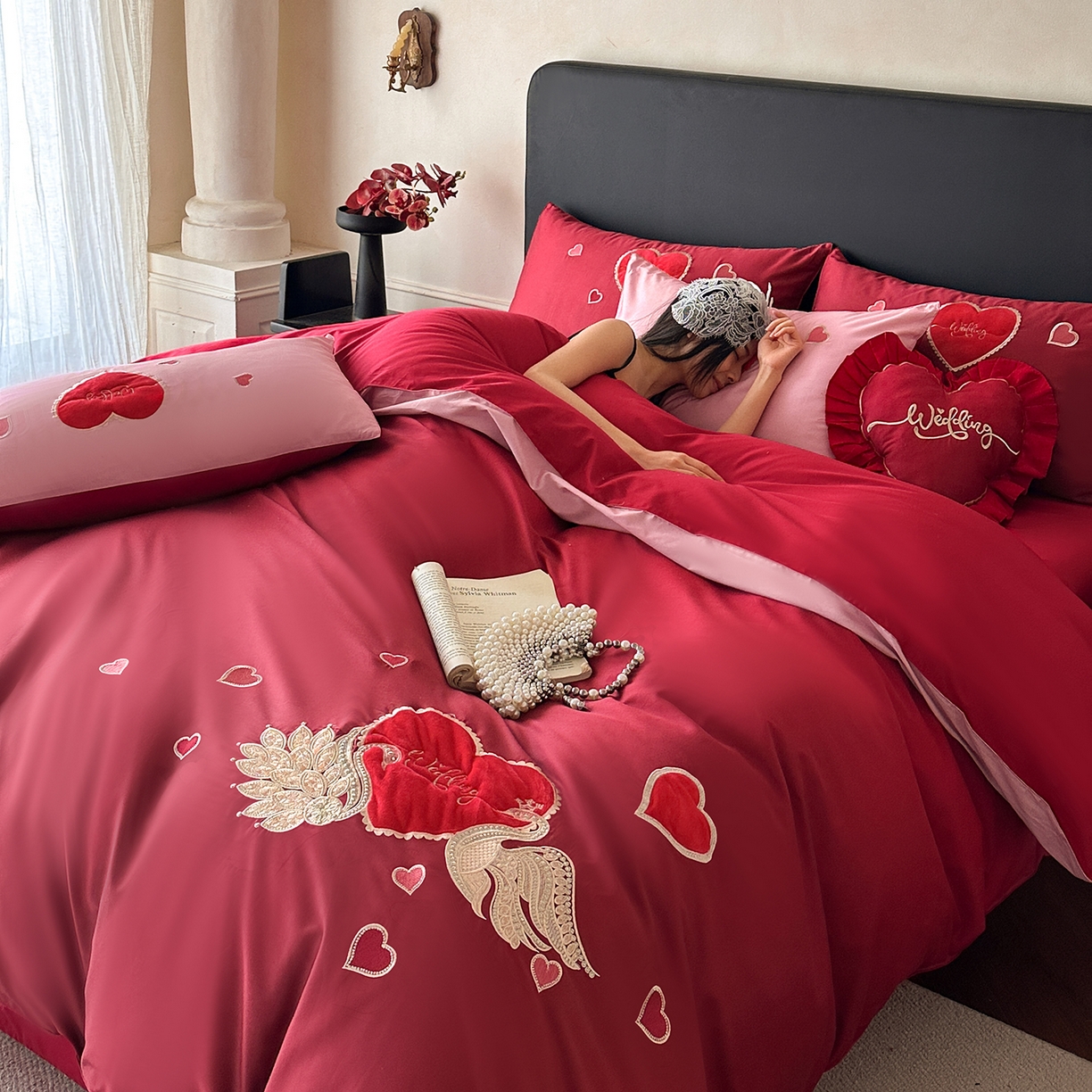 91家纺网 家纺一手货源 找家纺 （总）置顶家纺 2026春夏新款爱神之心婚庆数码印花刺绣四件套（下单送爱心抱枕一只）