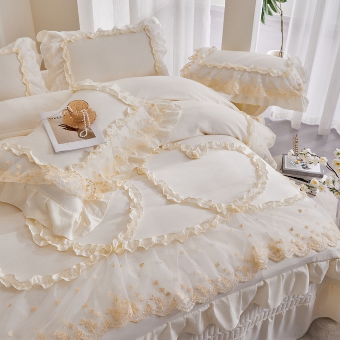 91家纺网 家纺一手货源 找家纺 七里香 2026春夏新款加厚锦棉雪纺蕾丝法式仿棉床盖韩版公主风四件套 心有所属-米白