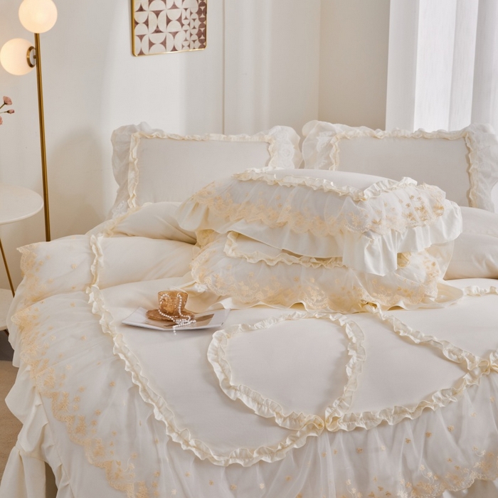 91家纺网 家纺一手货源 找家纺 七里香 2026春夏新款加厚锦棉雪纺蕾丝法式仿棉床盖韩版公主风四件套 心有所属-米白