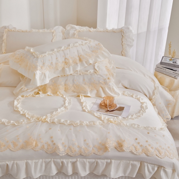 91家纺网 家纺一手货源 找家纺 七里香 2026春夏新款加厚锦棉雪纺蕾丝法式仿棉床盖韩版公主风四件套 心有所属-米白