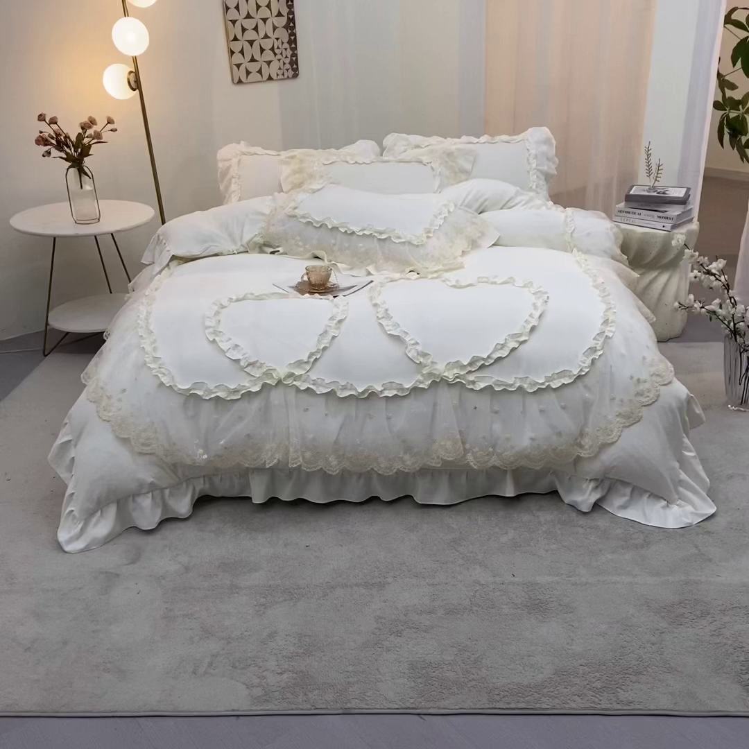 91家纺网 家纺一手货源 找家纺 七里香 2026春夏新款加厚锦棉雪纺蕾丝法式仿棉床盖韩版公主风四件套 心有所属-米白